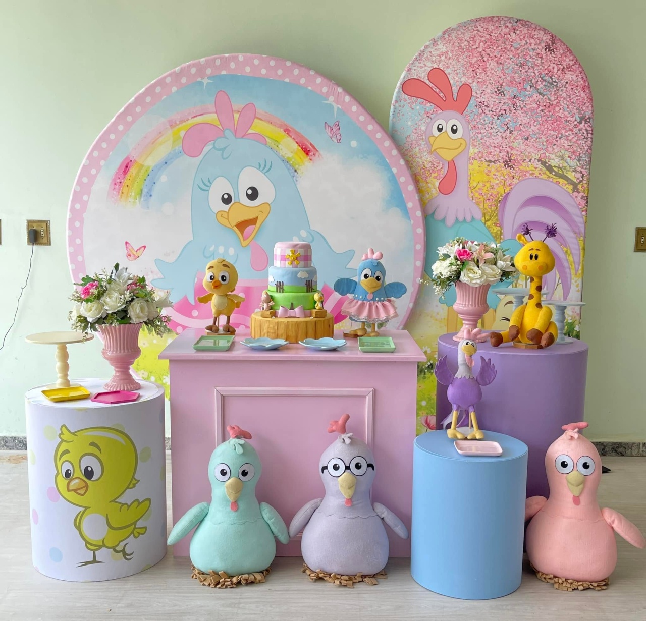 Galinha Pintadinha Com Placa - FABIANA LOPES DECORACOES
