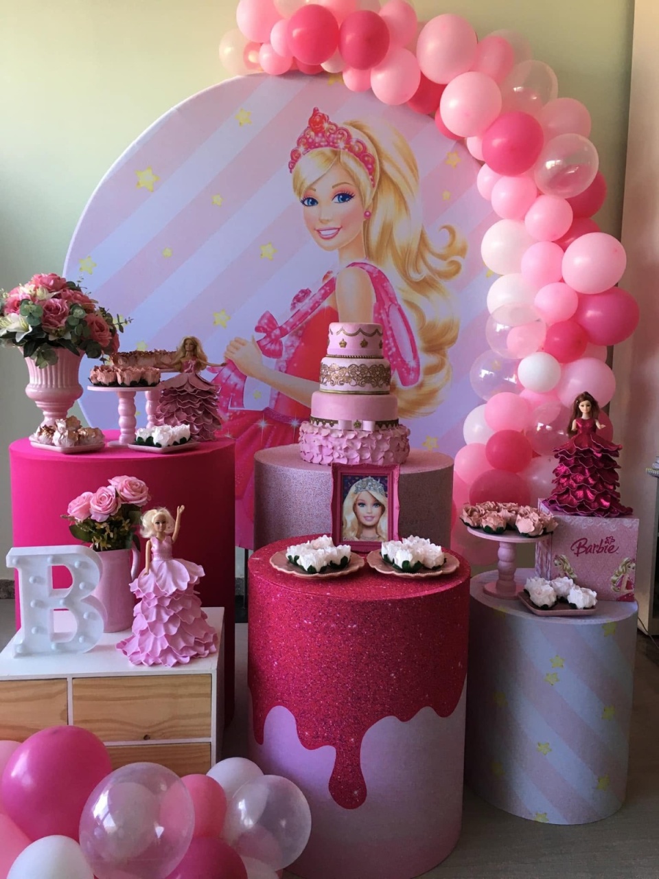 Barbie + Criado + Cilindro G - FABIANA LOPES DECORACOES