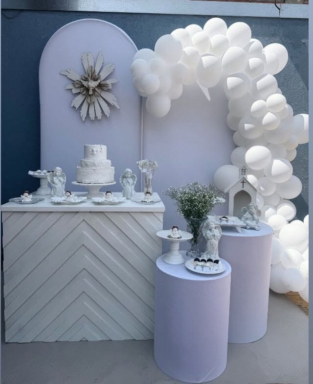 Batizado Branco + Mesa - FABIANA LOPES DECORACOES