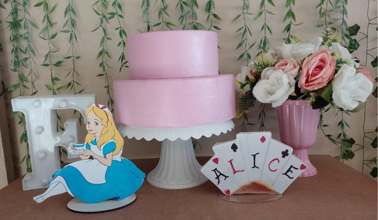 Alice No País das Maravilhas Bronze - Liviarts Criativa