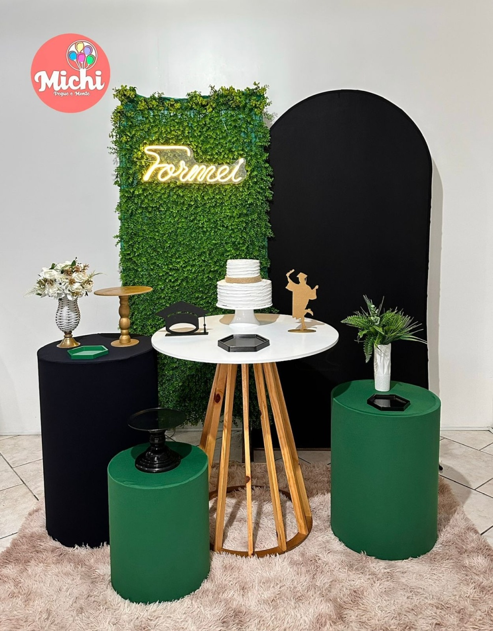 Kit Formatura Preto Com Muro Verde Mesa Redonda - Michi Pegue e Monte
