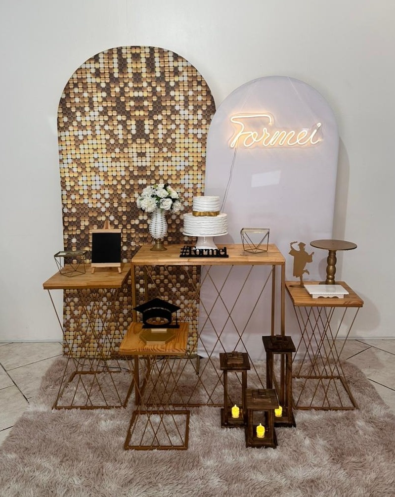 Kit Formatura Dourado E Branco Mesas Ferro Com Led - Michi Pegue e Monte