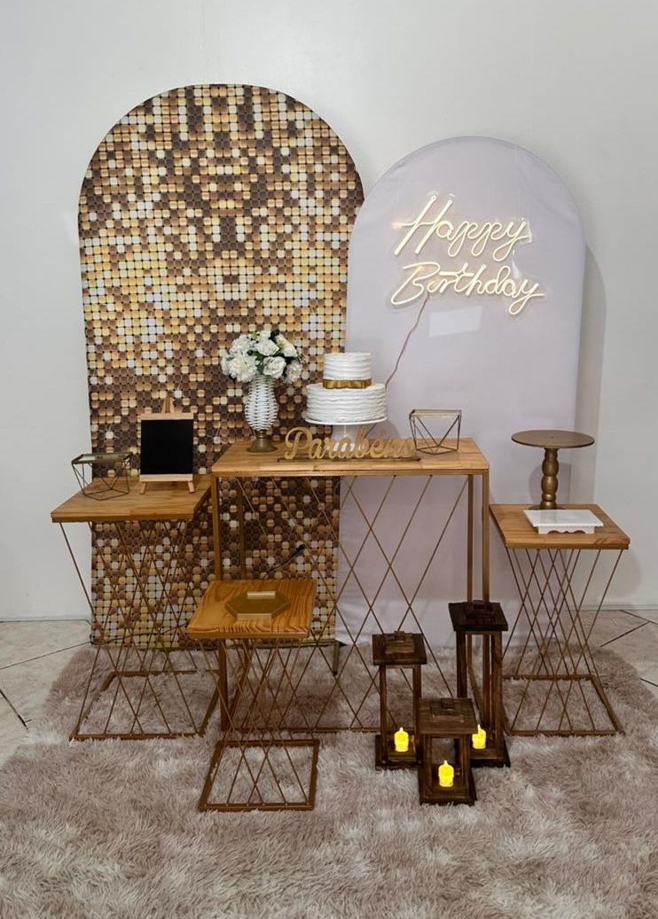 Kit Happy Birthday Dourado E Branco Mesas Ferro Com Led - Michi Pegue e Monte