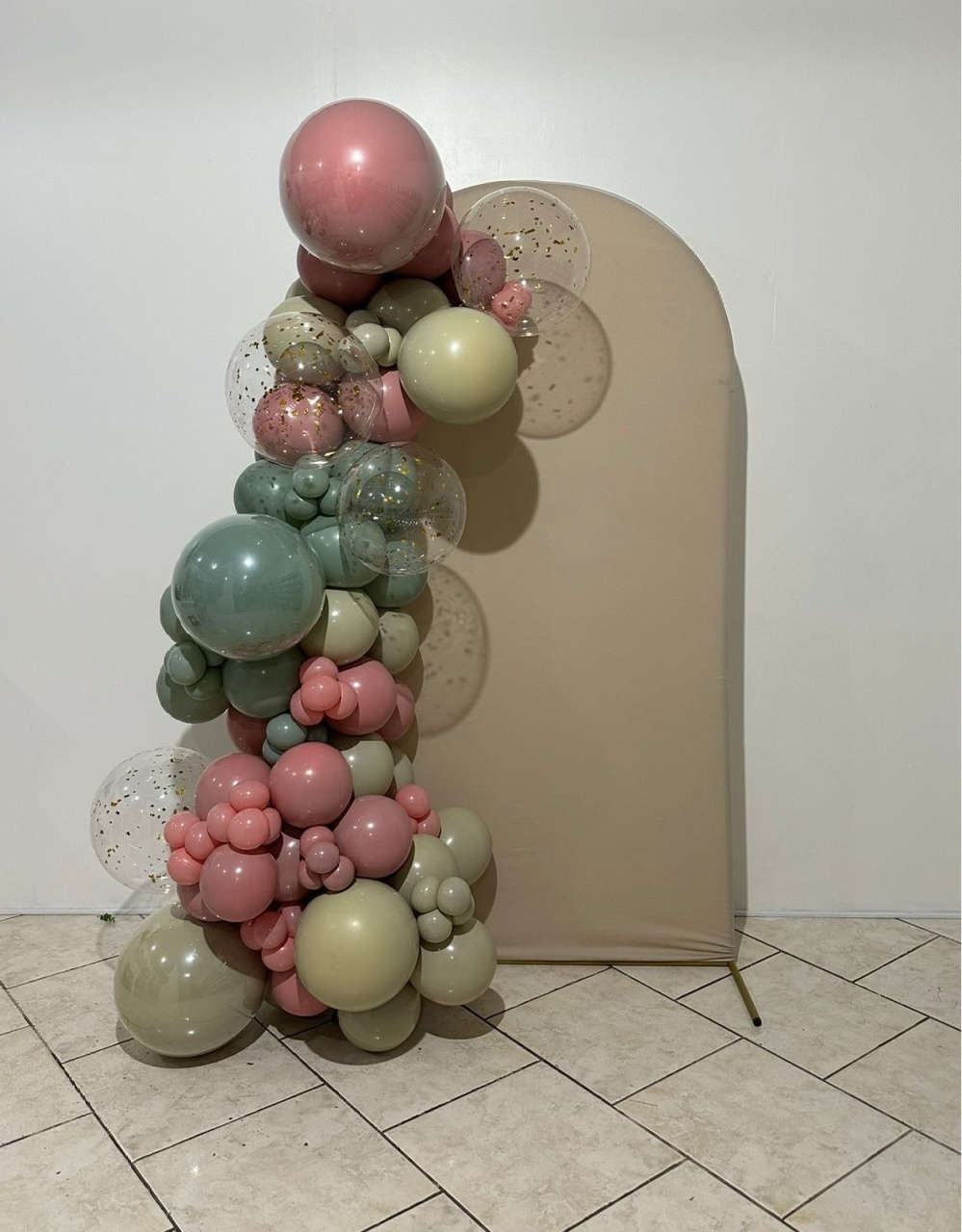 Arco de Balão Orgãnico Com Encapsulado - Michi Pegue e Monte
