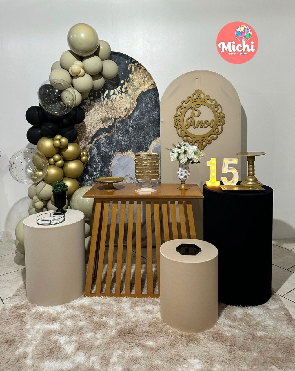 Kit 15 Anos Preto E Dourado Mesa Ripada - Michi Pegue e Monte