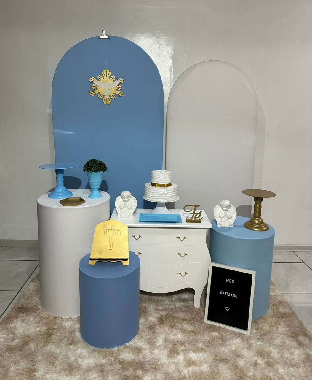 Kit Batizado Painel Romano Azul E Branco - Michi Pegue e Monte
