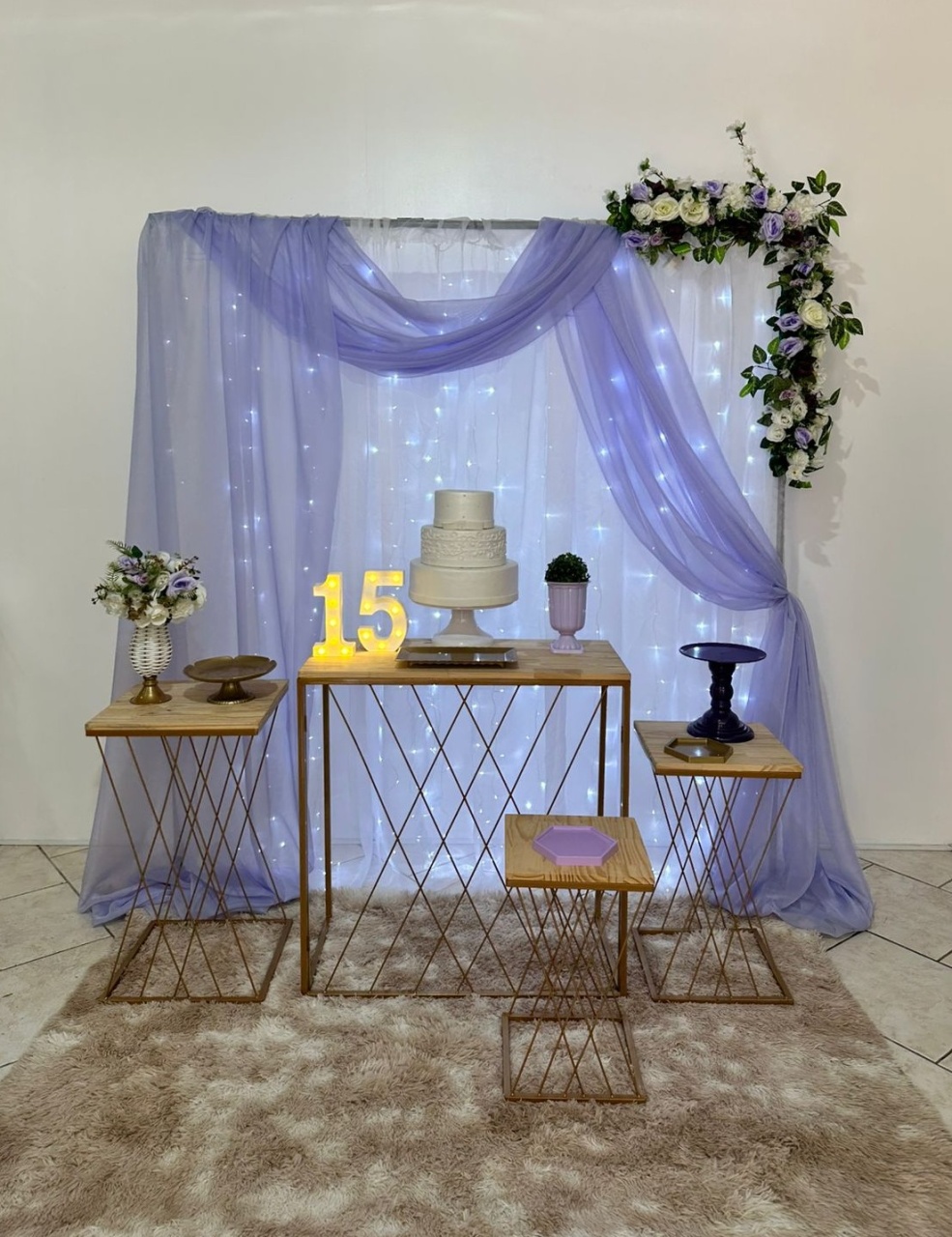 Kit Lílas Flores Mesas Teia 15 Anos - Michi Pegue e Monte