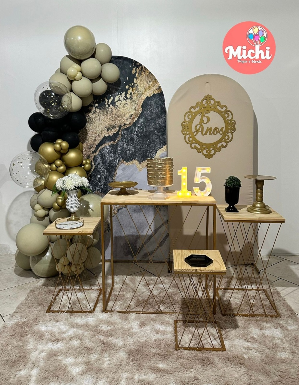 Kit 15 Anos Preto E Dourado Mesas Teia - Michi Pegue e Monte