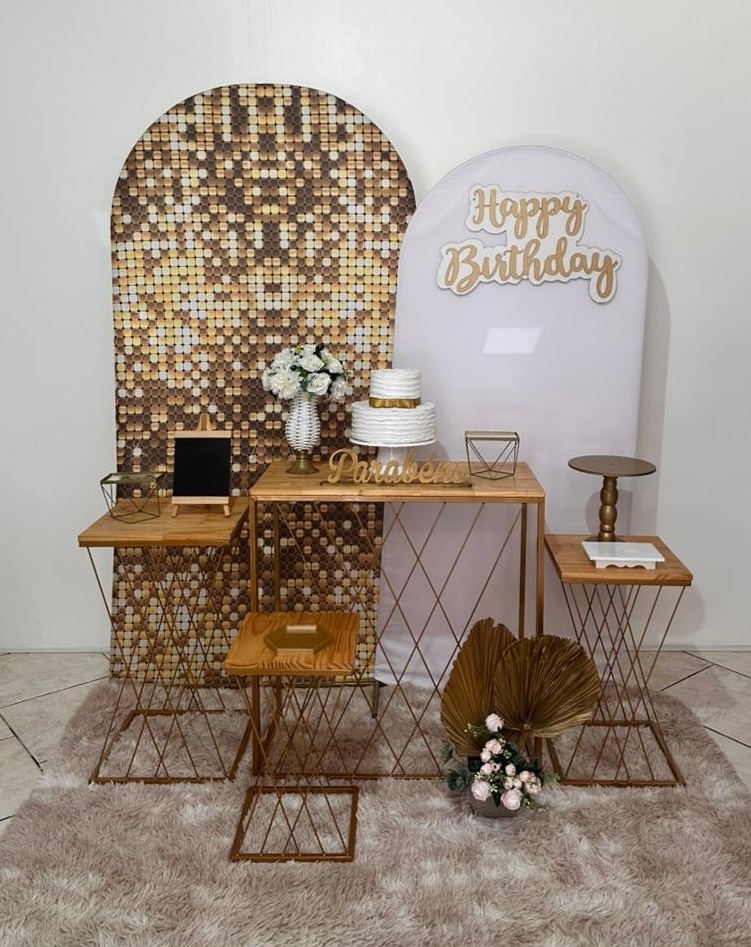Kit Happy Birthday Dourado E Branco Mesas Ferro  - Michi Pegue e Monte