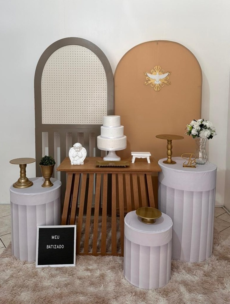 Kit Encanto Batizado Anjinho Branco Com Mesa Redonda  - Michi Pegue e Monte