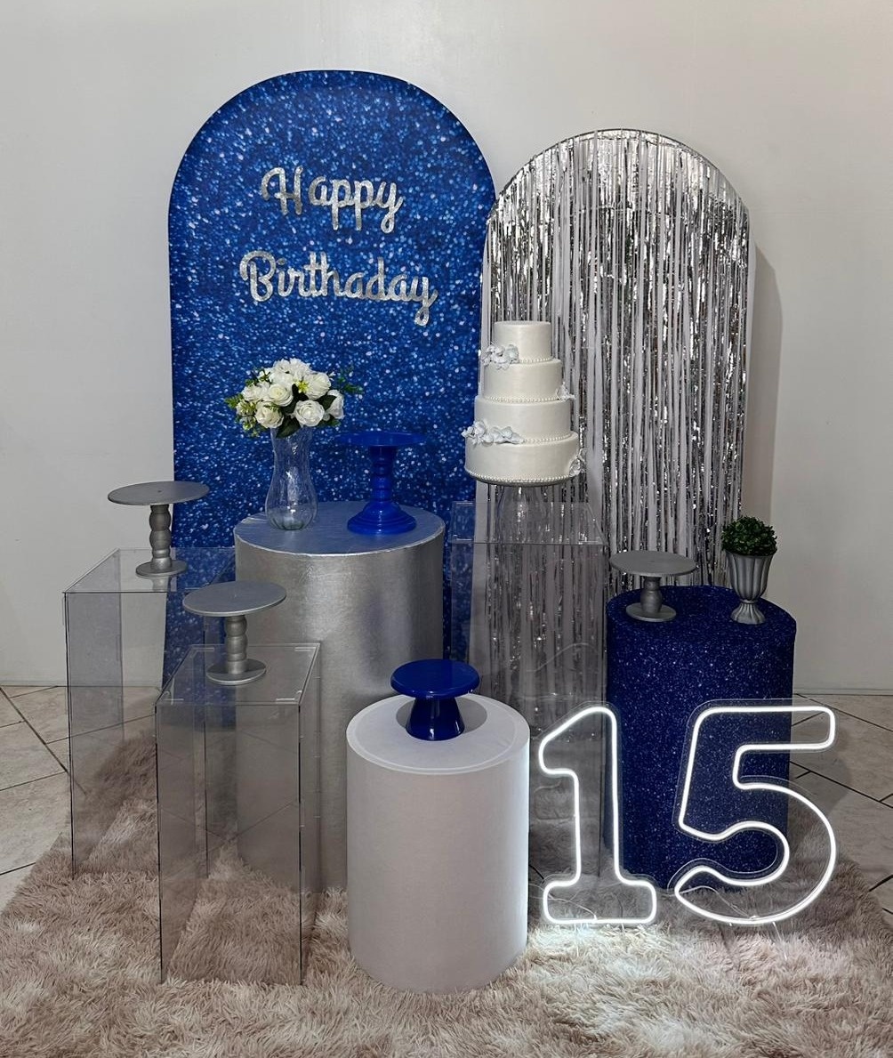 Kit 15 Anos Gliter Azul E Prata Mesas Acrilicas - Michi Pegue e Monte