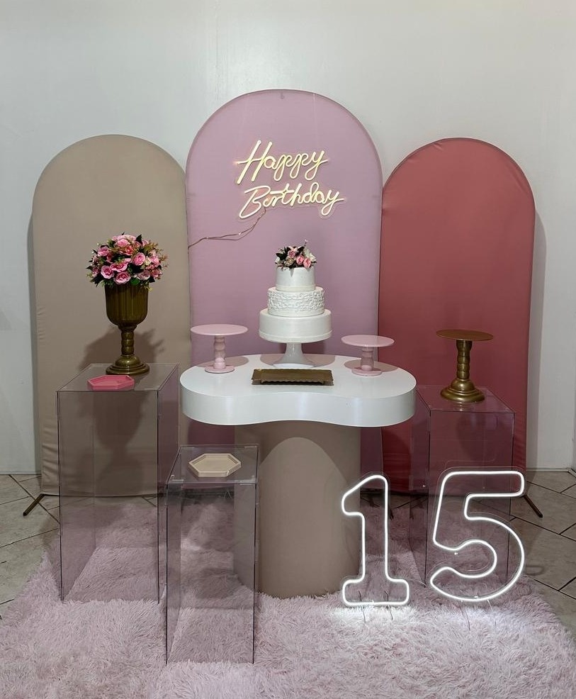 Kit Composição Com Mesa Orgânica 15 Anos  - Michi Pegue e Monte