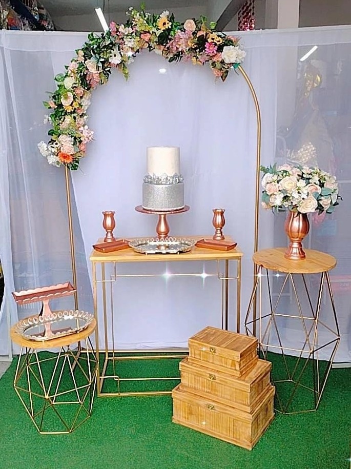 Composição Casamento Painel Com Flores - TudFestas