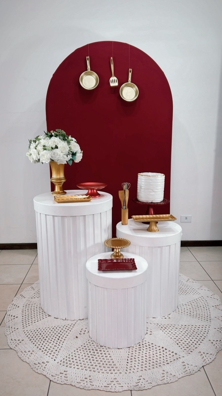 Composição Marsala Com Dourado  - TudFestas