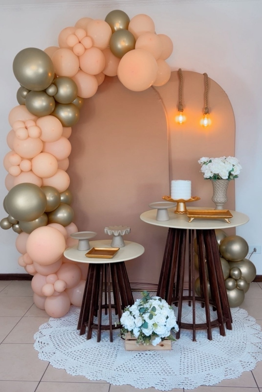 Composição Bege Com Dourado -Modelo 2 - TudFestas