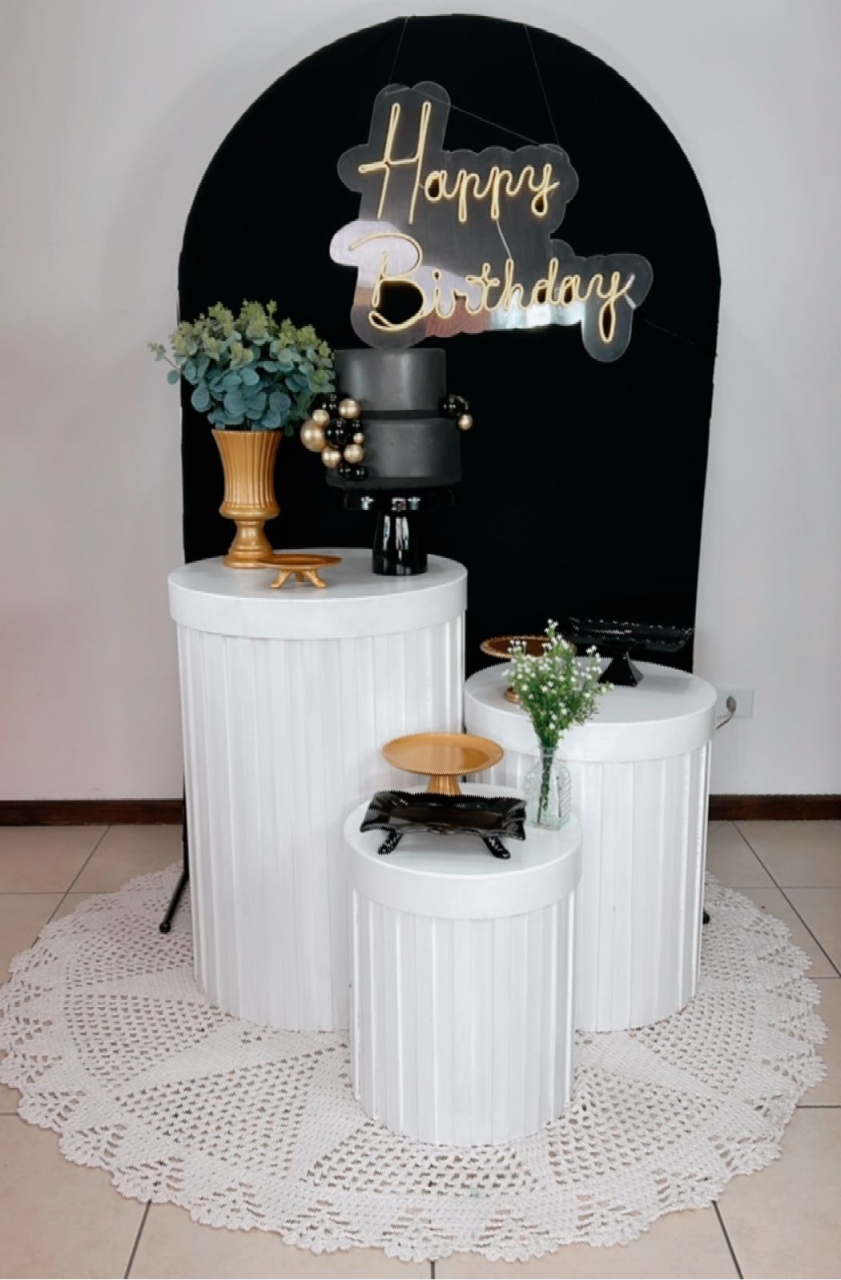 Composição Preto Com Dourado - Cilindros Ripados Branco Mod 2 - TudFestas