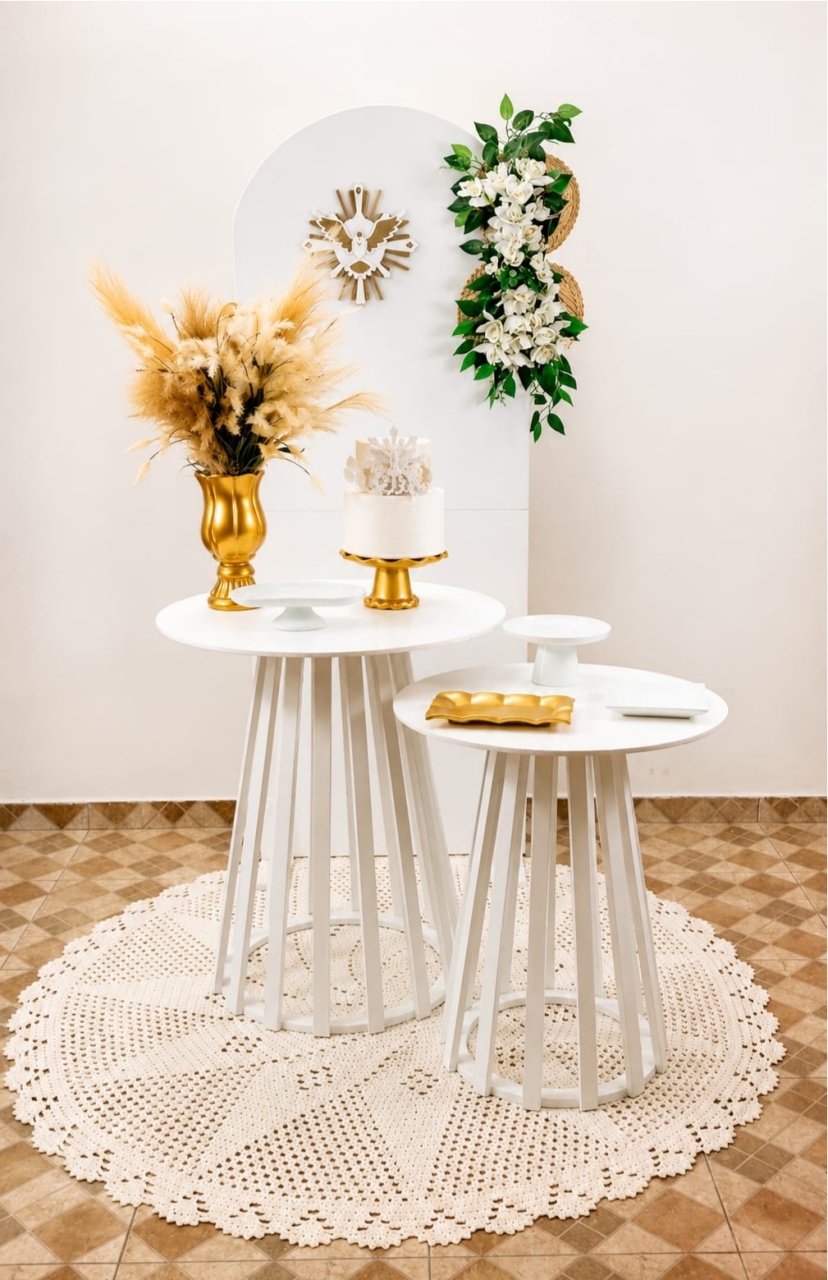 Composição Batizado Floral Branco - Modelo 2 - TudFestas