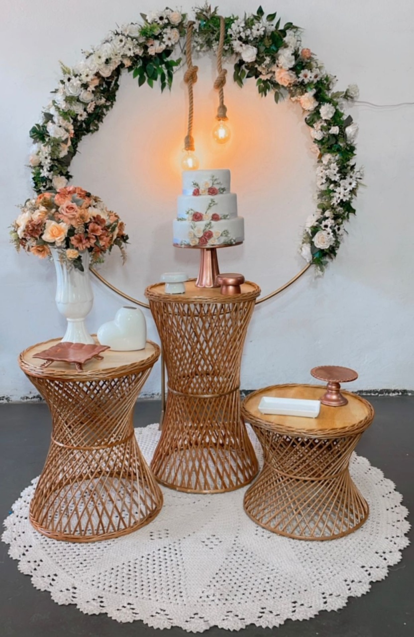 Composição Rose E Branco - Mesas Vime - Modelo 2 - TudFestas