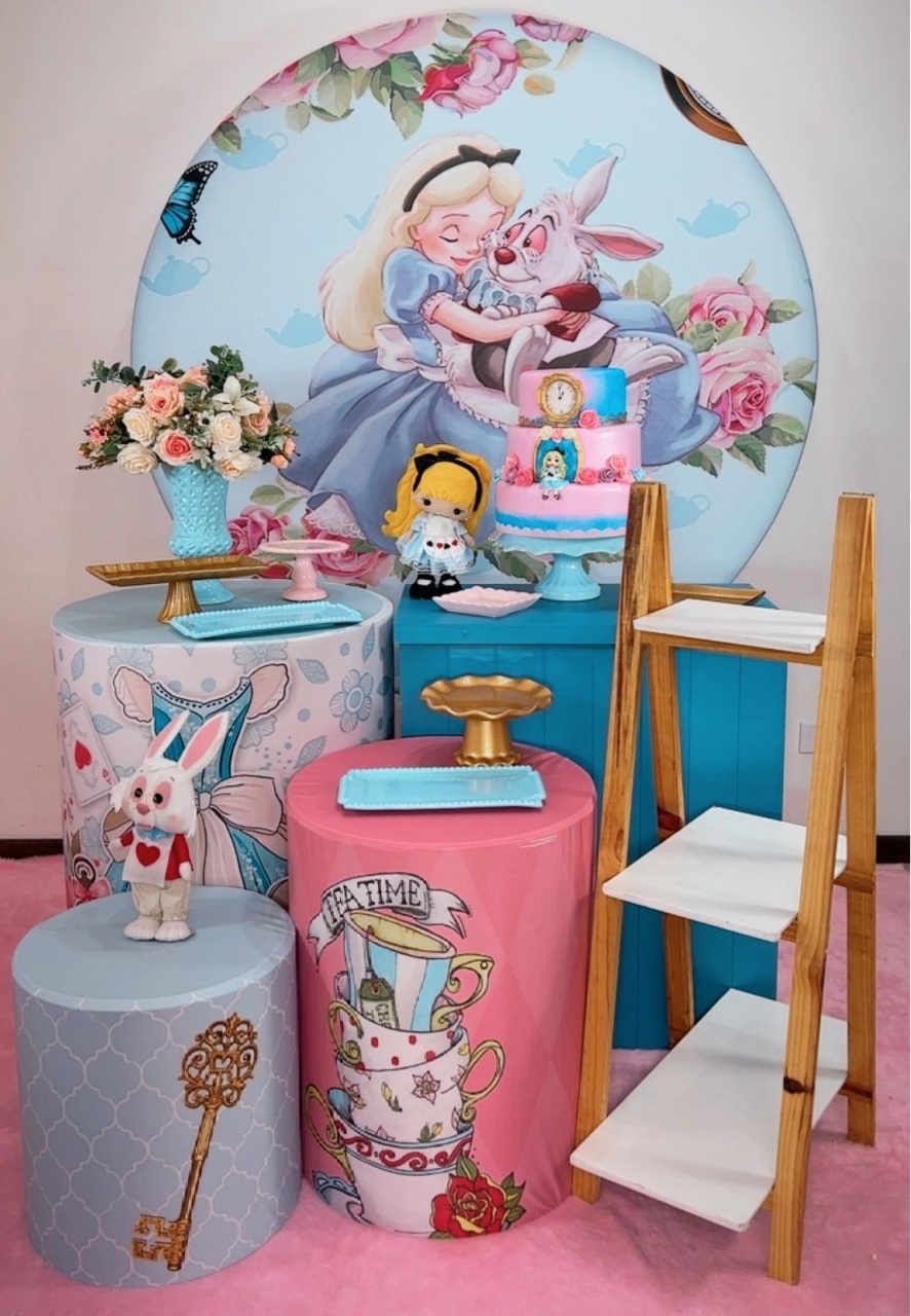 Kit Ouro Alice No País das Maravilhas - Painel Floral - TudFestas