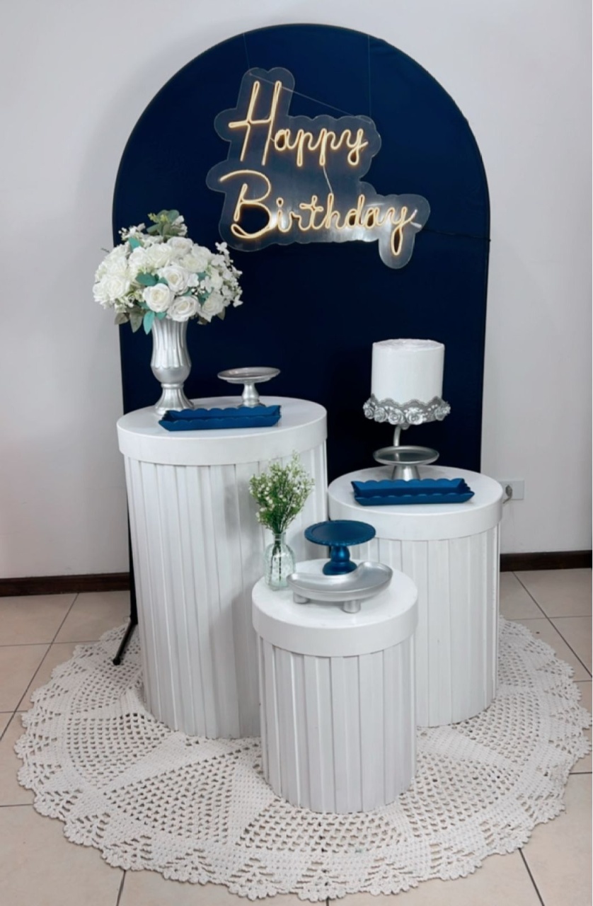 Composição Azul Com Prata - Cilindros Ripados Branco Mod 5 - TudFestas