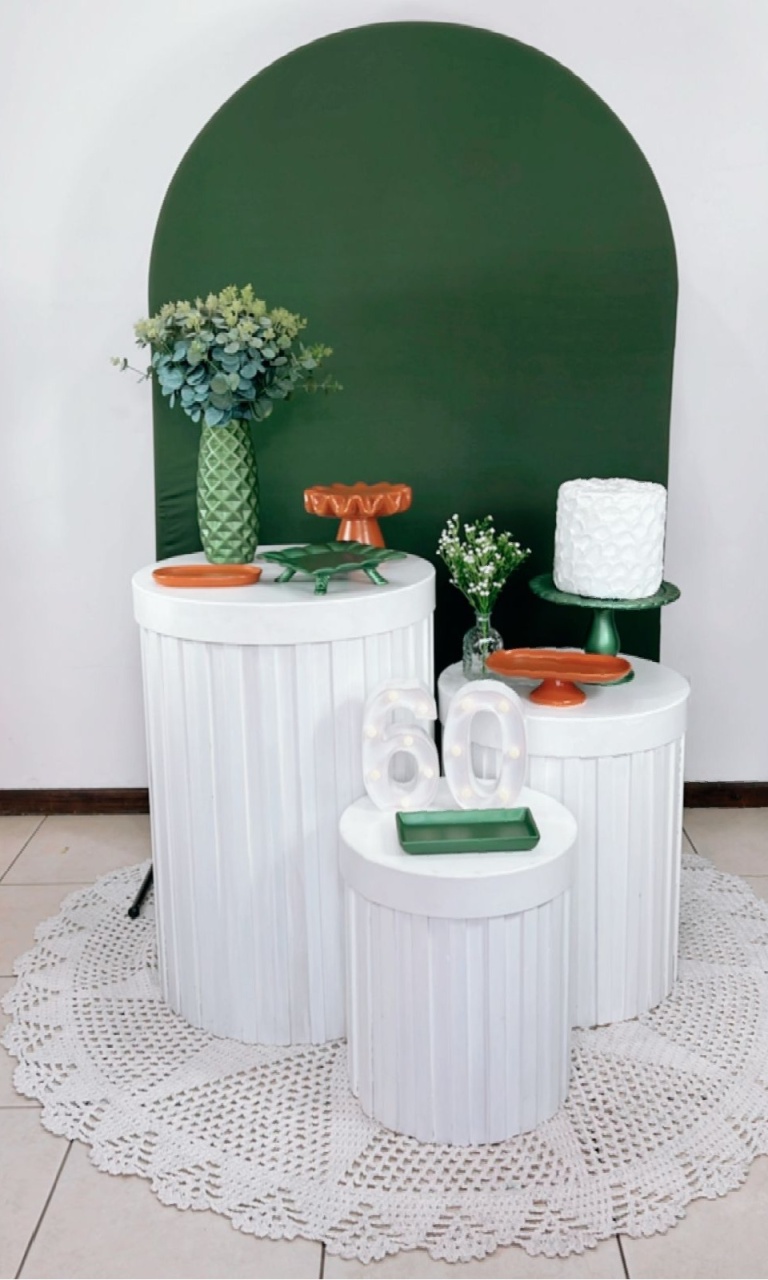 Composição Verde Com Terracota - Cilindros Ripados Branco  - TudFestas