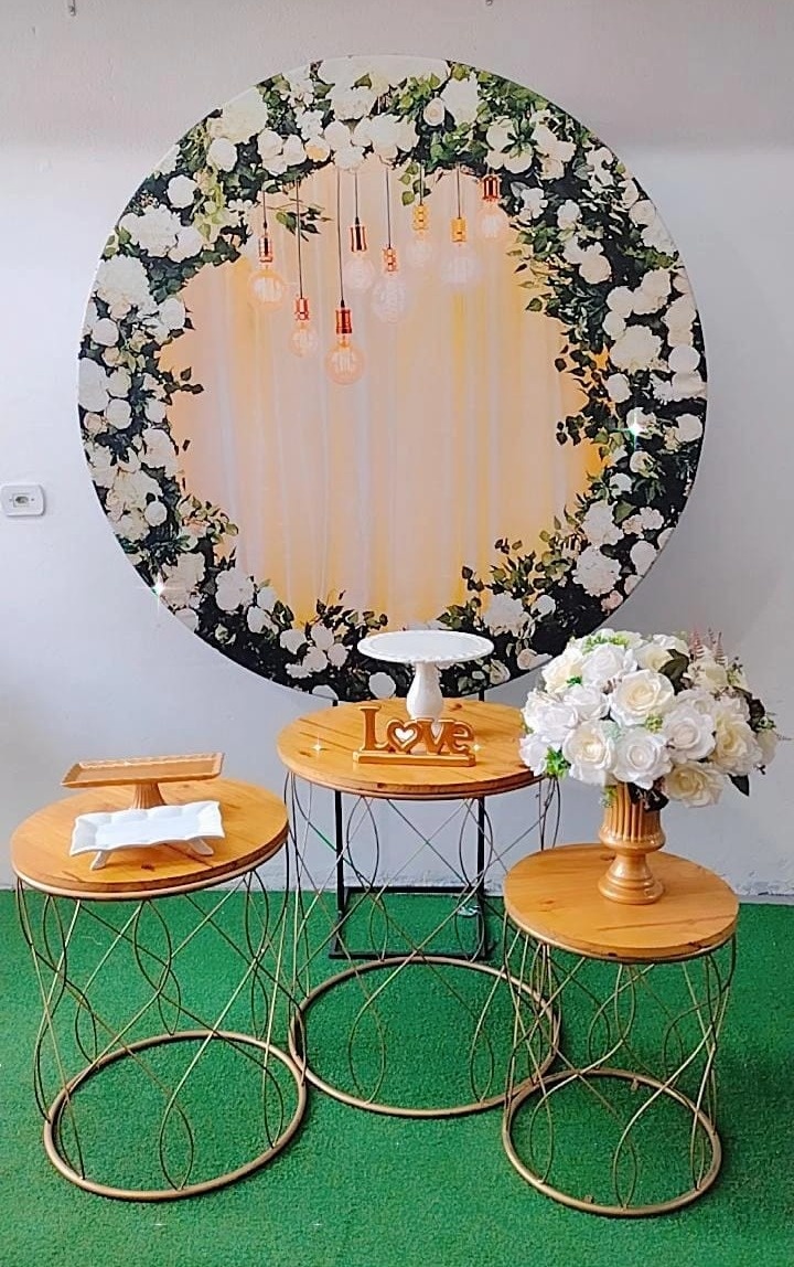 Composição Dourado + Branco Floral Luzes Mesas - Modelo 3 - TudFestas