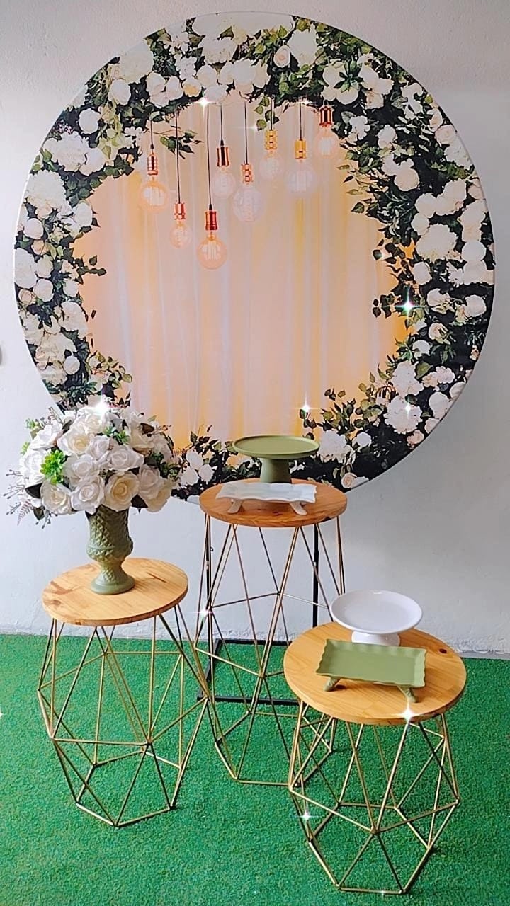 Composição Verde + Branco Floral Luzes Mesas - Modelo 2 - TudFestas