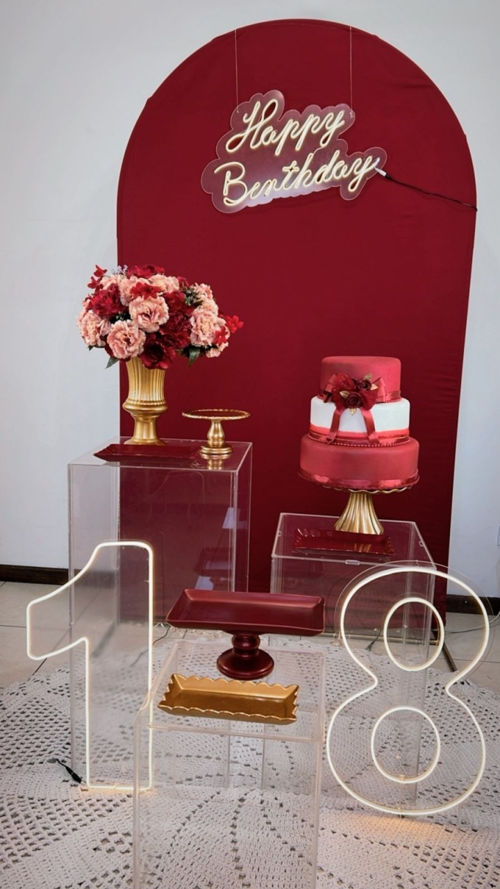 Composição Marsala Com Dourado - Cilindros Ripados Branco  - TudFestas
