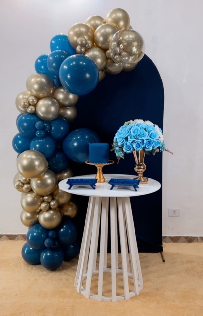 Composição Azul Escuro E Dourado - Modelo 5 - TudFestas