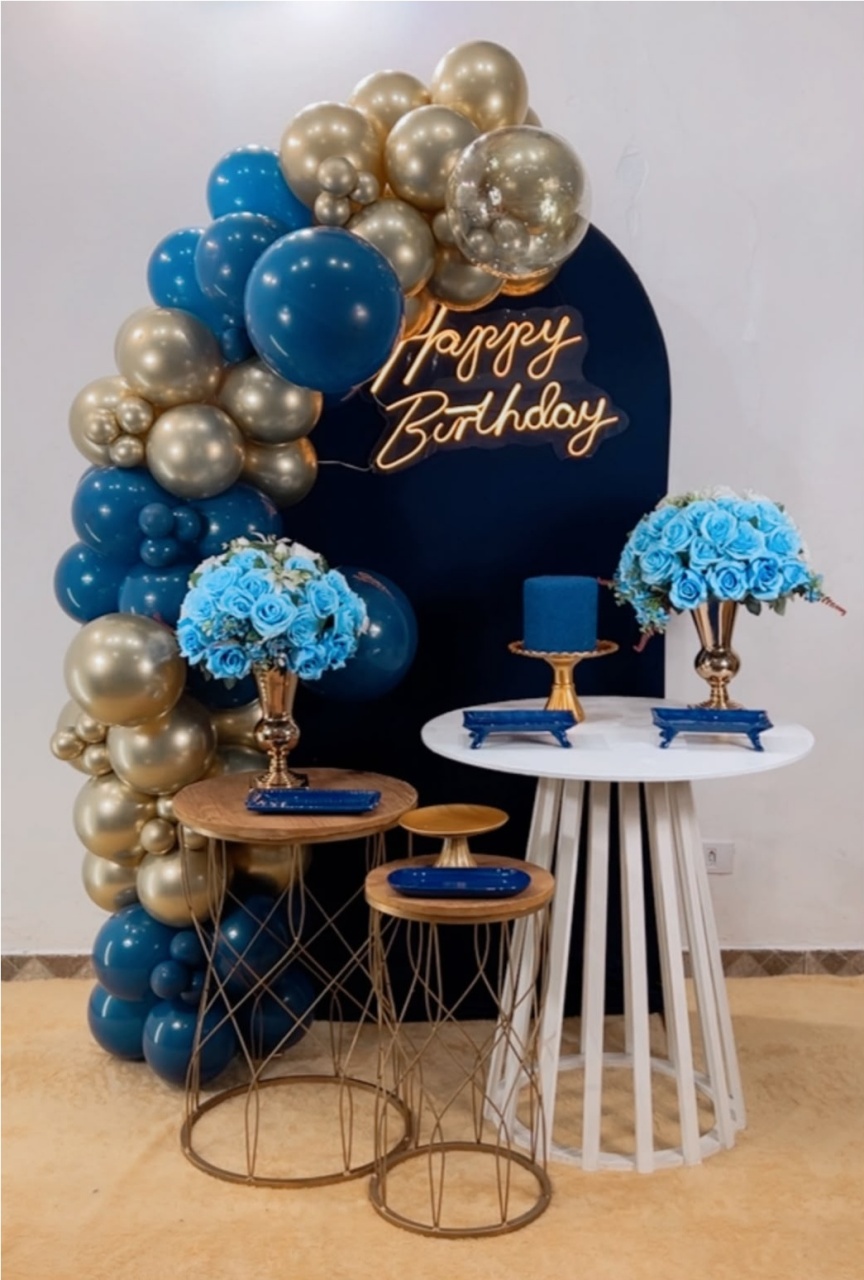 Composição Azul Escuro E Dourado - Modelo 3 - TudFestas