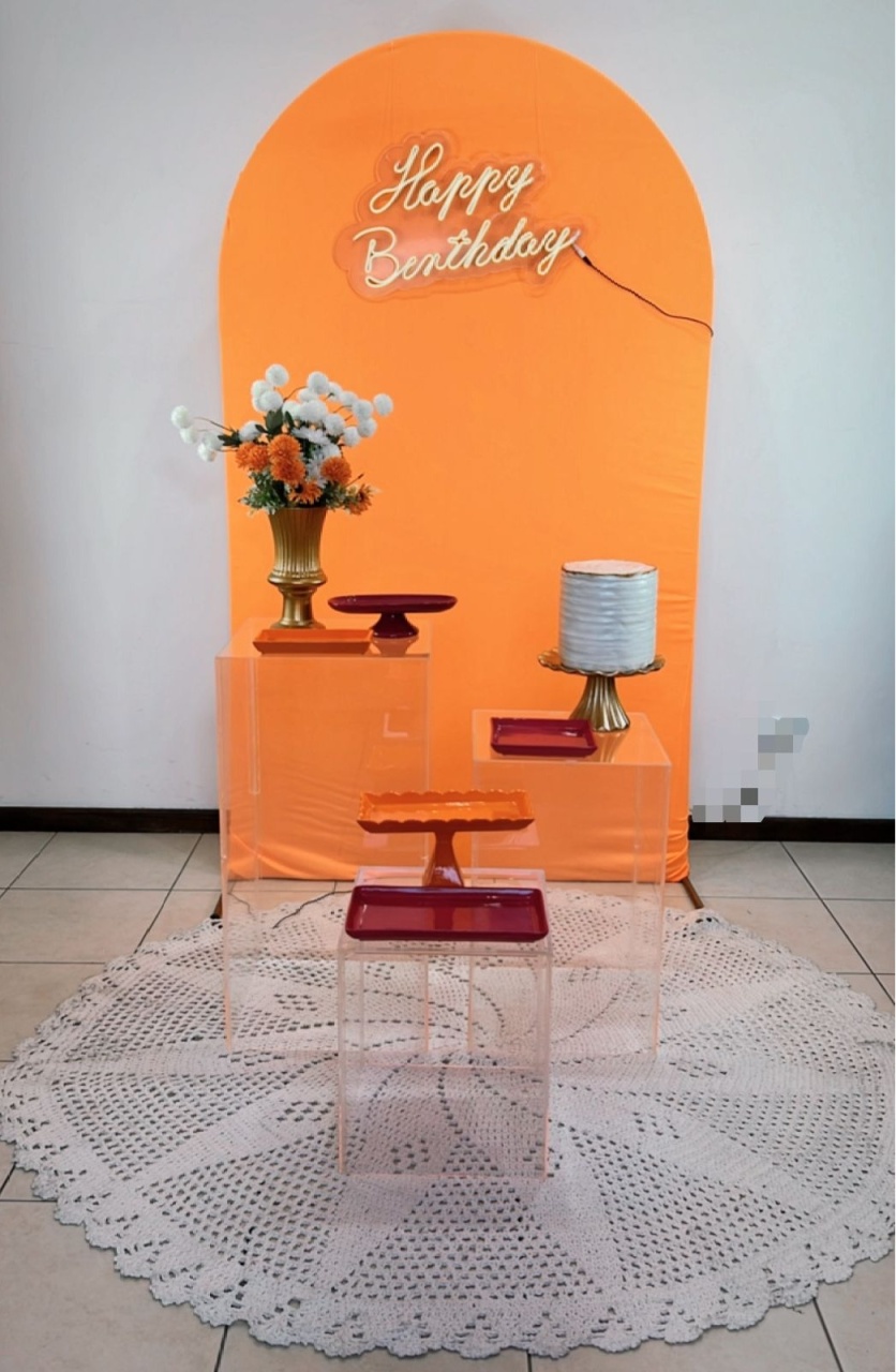 Composição Laranja Com Pink  - Cilindros Ripados Branco  - TudFestas
