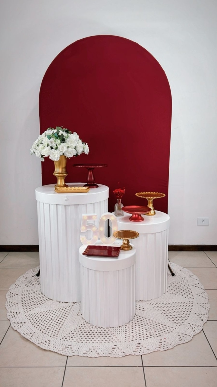 Composição Marsala Com Dourado  - Cilindros Ripados Branco  - TudFestas