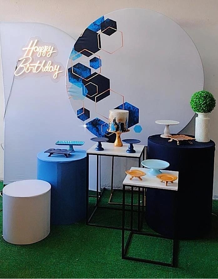 Azul Geométrico Branco Composição - Modelo 2 - TudFestas