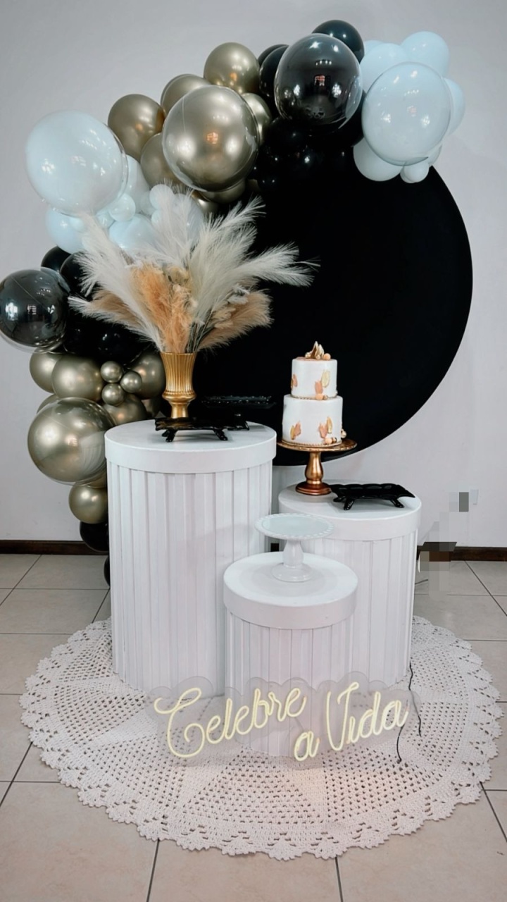 Composição Preto Com Dourado - Cilindros Ripados Branco - Modelo 2 - TudFestas