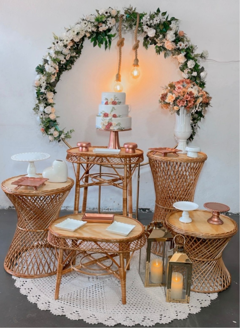 Composição Rose E Branco - Mesas Vime - Modelo 2 - TudFestas
