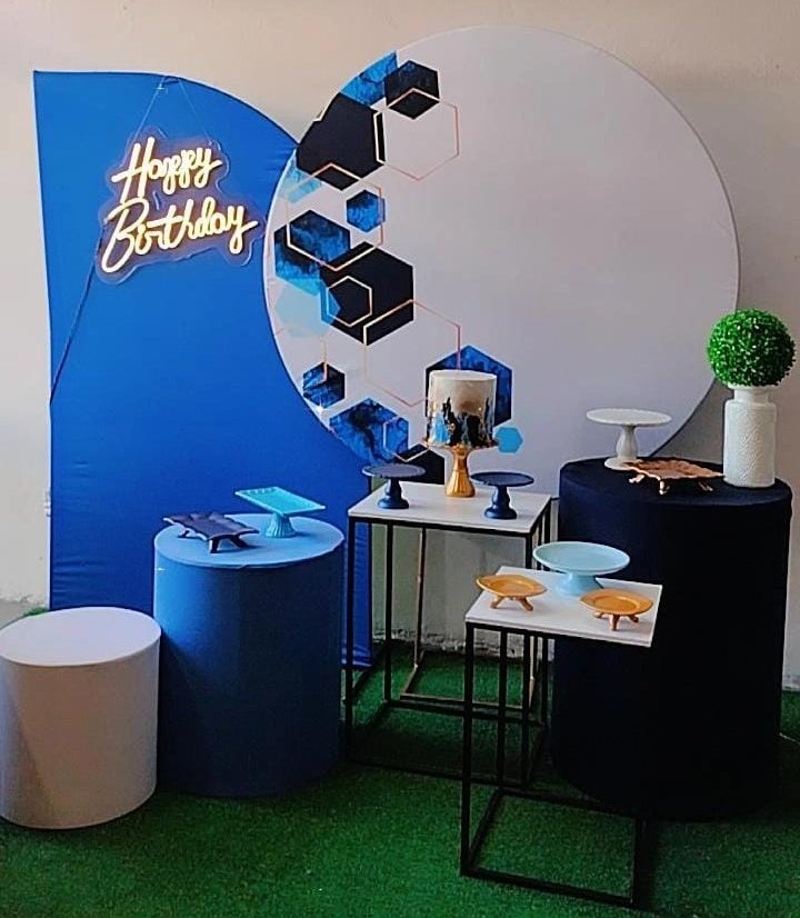 Azul Geométrico Branco Composição - TudFestas