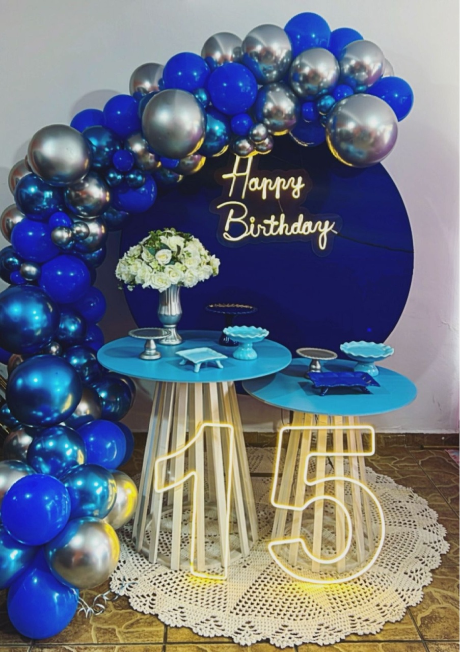 Composição Azul Com Prata Luxo - Modelo 2 - TudFestas
