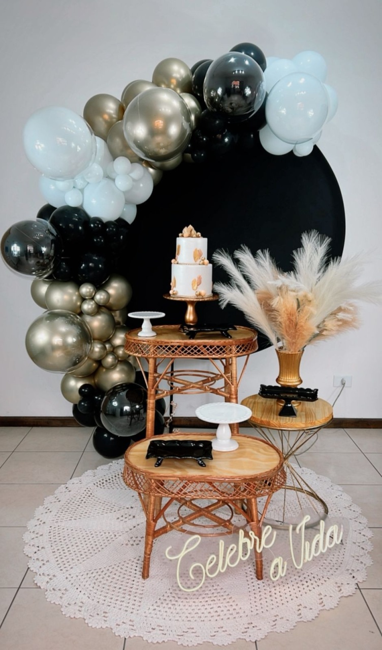 Composição Preto Com Dourado - Mesas Vime Oval - Modelo 2 - TudFestas