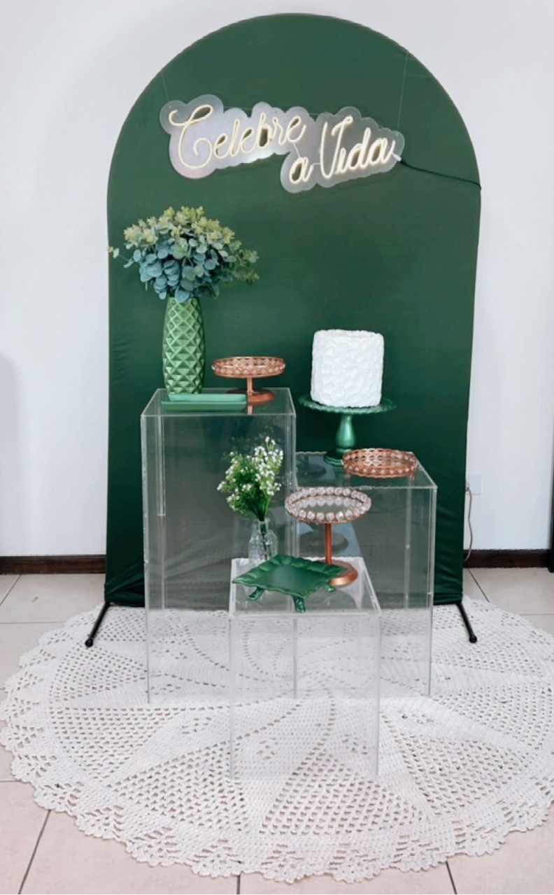Composição Verde Com Terracota - Cubos Acrílicos + Peças de Luxo  - TudFestas
