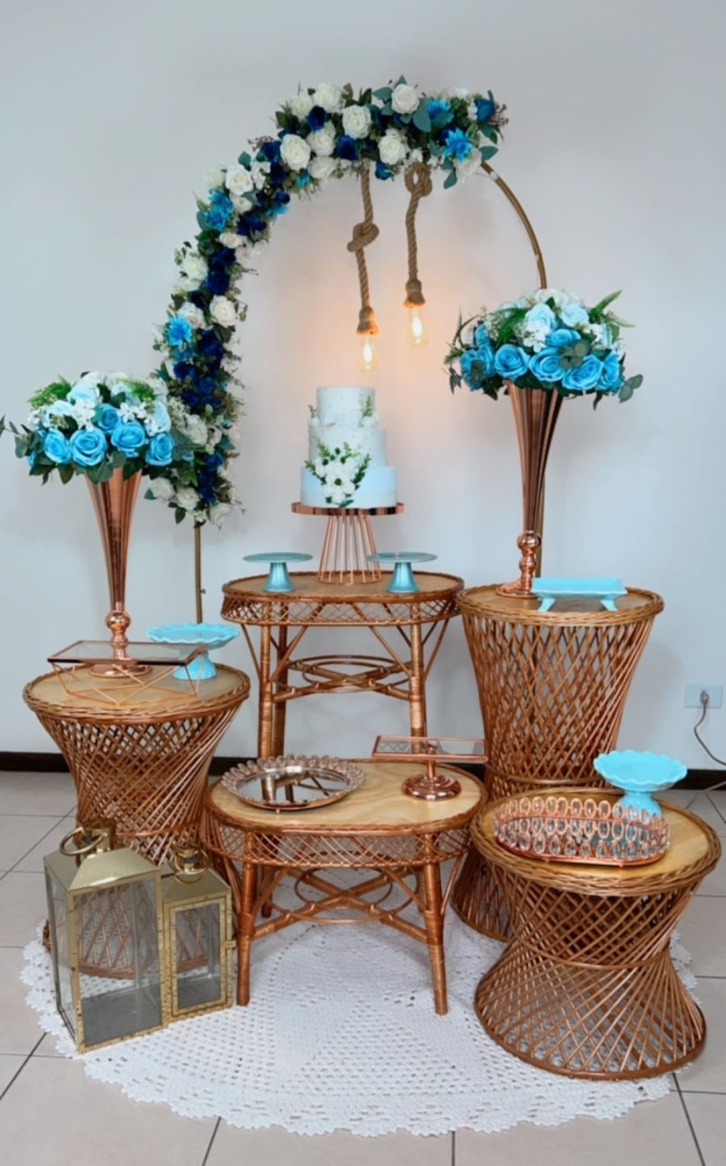 Composição Azul Com Rose - Mesas Vime - Peças Luxo - TudFestas