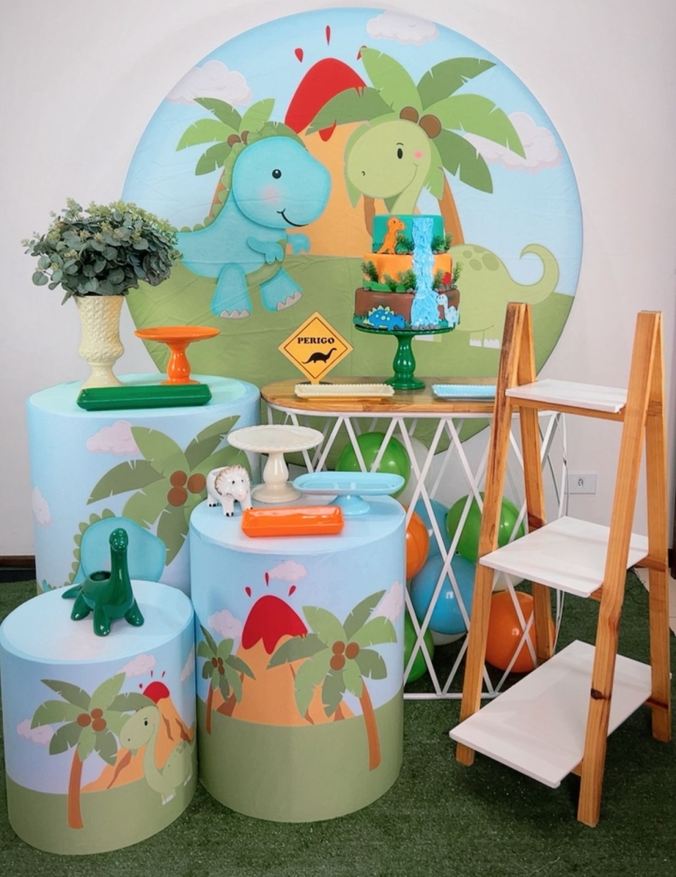 Kit Ouro Dinossauro Baby Fundo Arvore - Modelo 2 - TudFestas