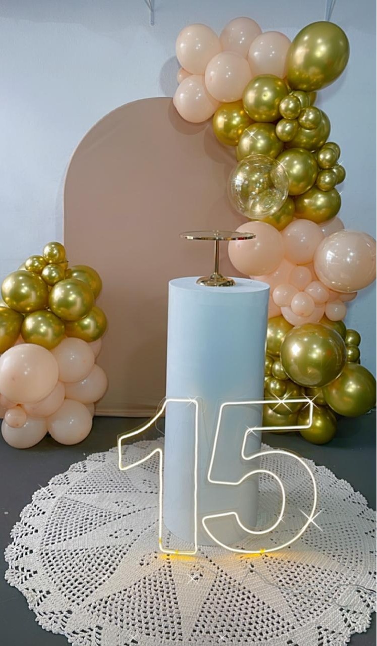 Composição Bege Com Dourado - Modelo 3 - TudFestas
