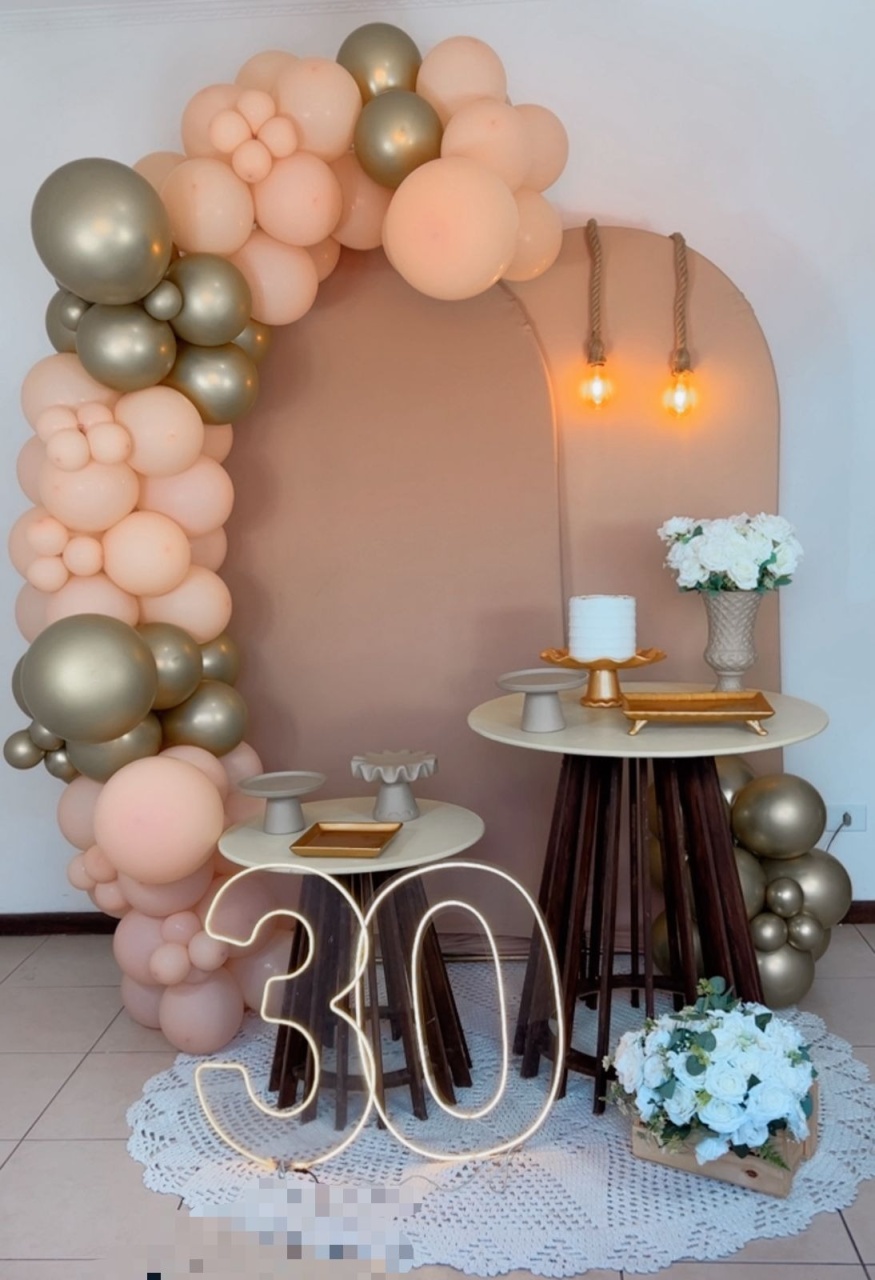 Composição Bege Com Dourado  - TudFestas