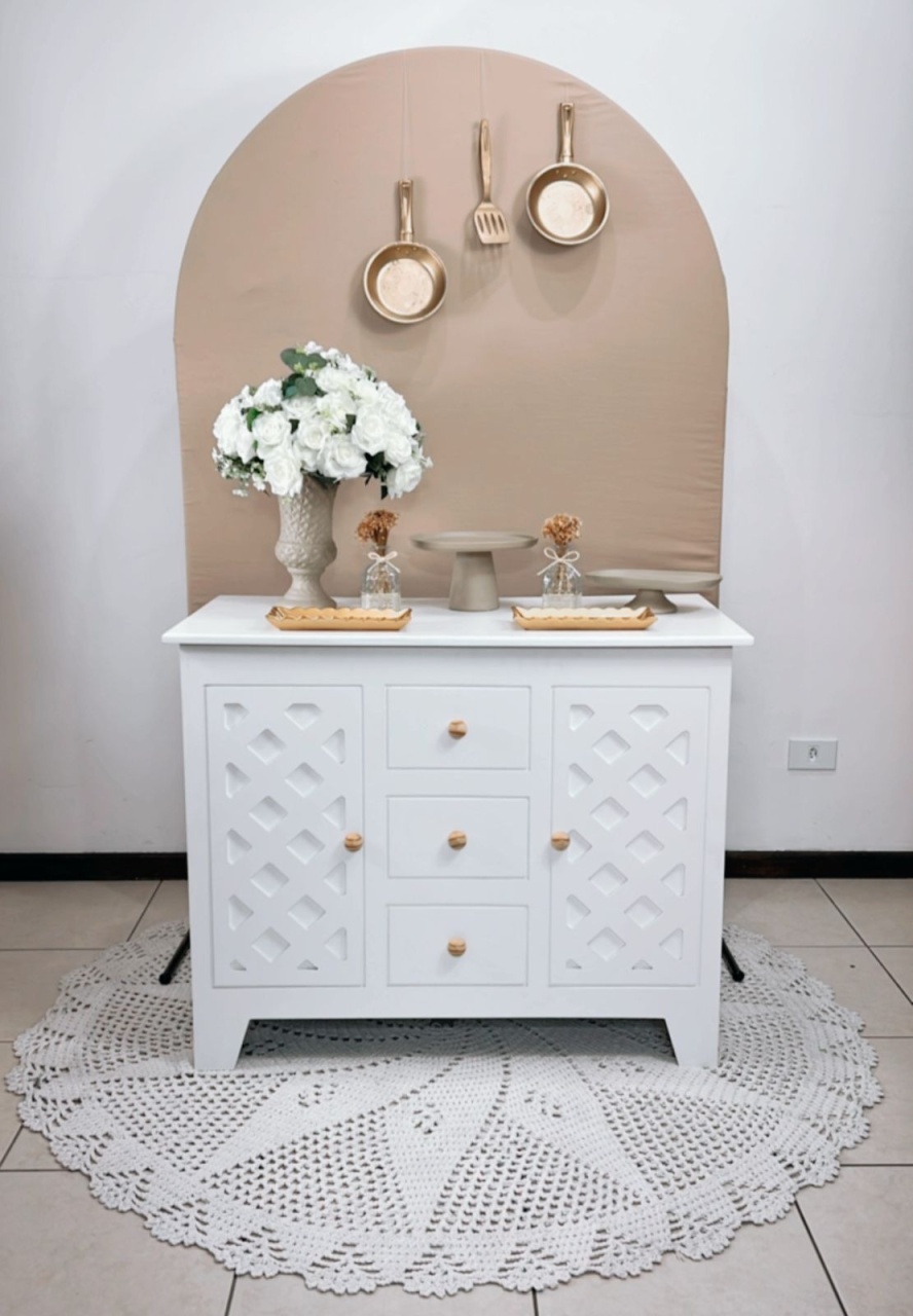 Composição Bege Com Dourado - Cômoda Gg Branca   - TudFestas
