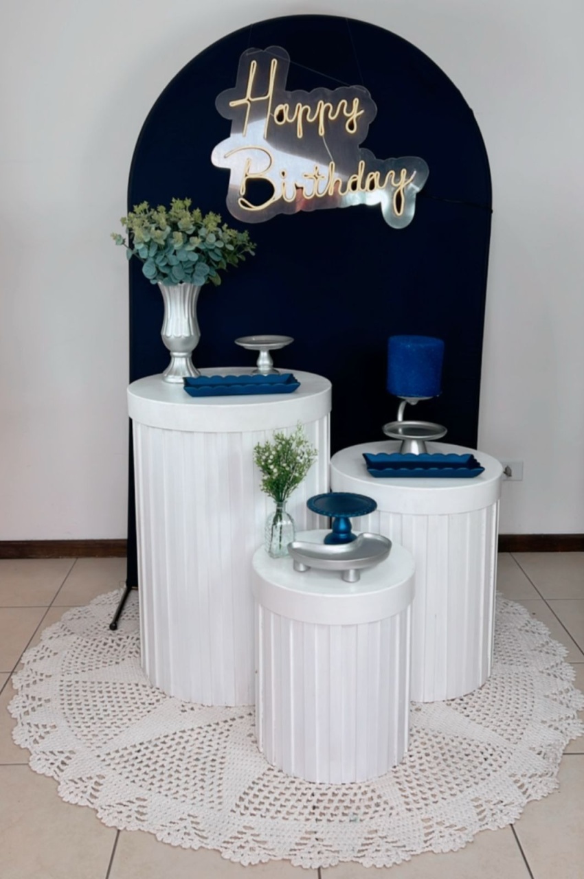 Composição Azul Com Prata - Cilindros Ripados Branco Mod 4 - TudFestas