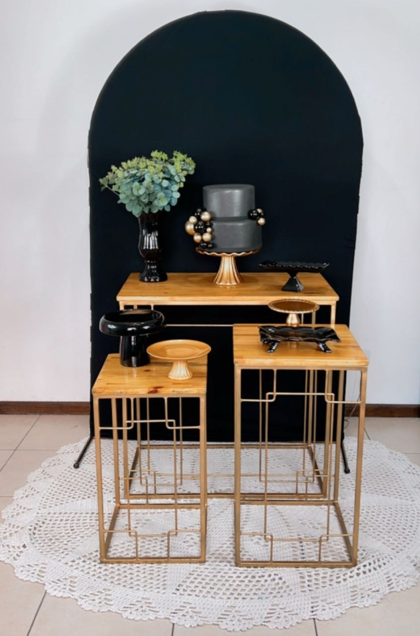 Composição Preto Com Dourado - Mesas de Ferro - TudFestas