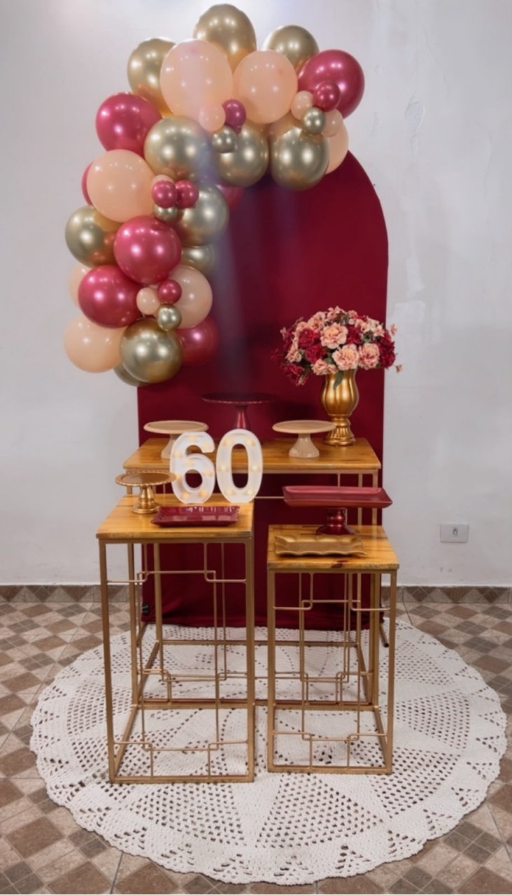 Composição Marsala E Dourado - TudFestas