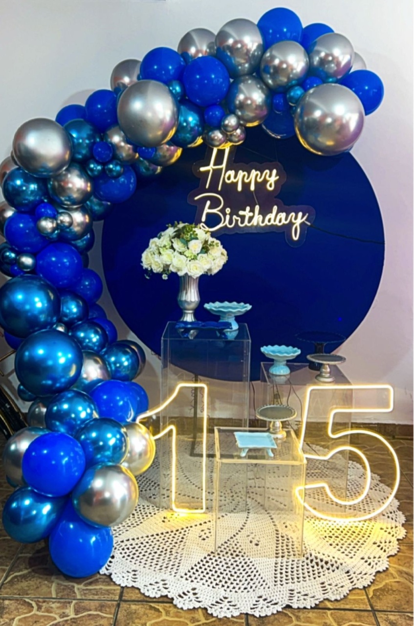 Composição Azul Com Prata Luxo  - TudFestas