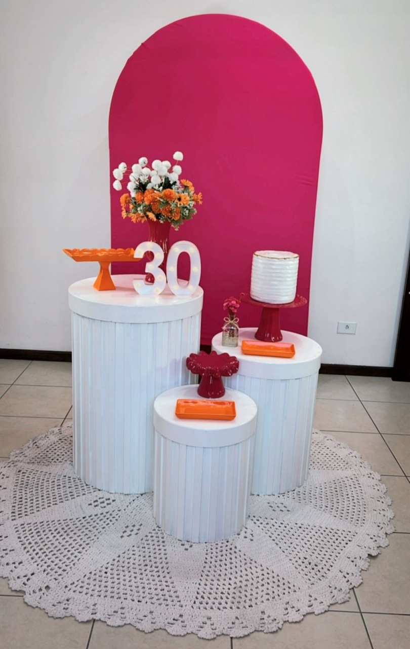 Composição Pink Com Laranja - Cilindros Ripados Branco  - TudFestas