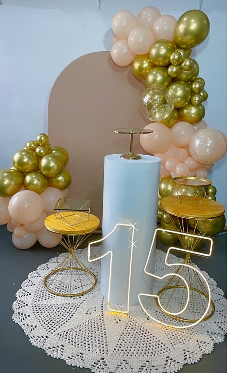 Composição Bege Com Dourado - Modelo 2 - TudFestas